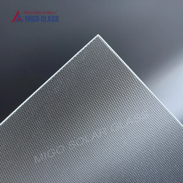 Ħġieġ solari mwebbes